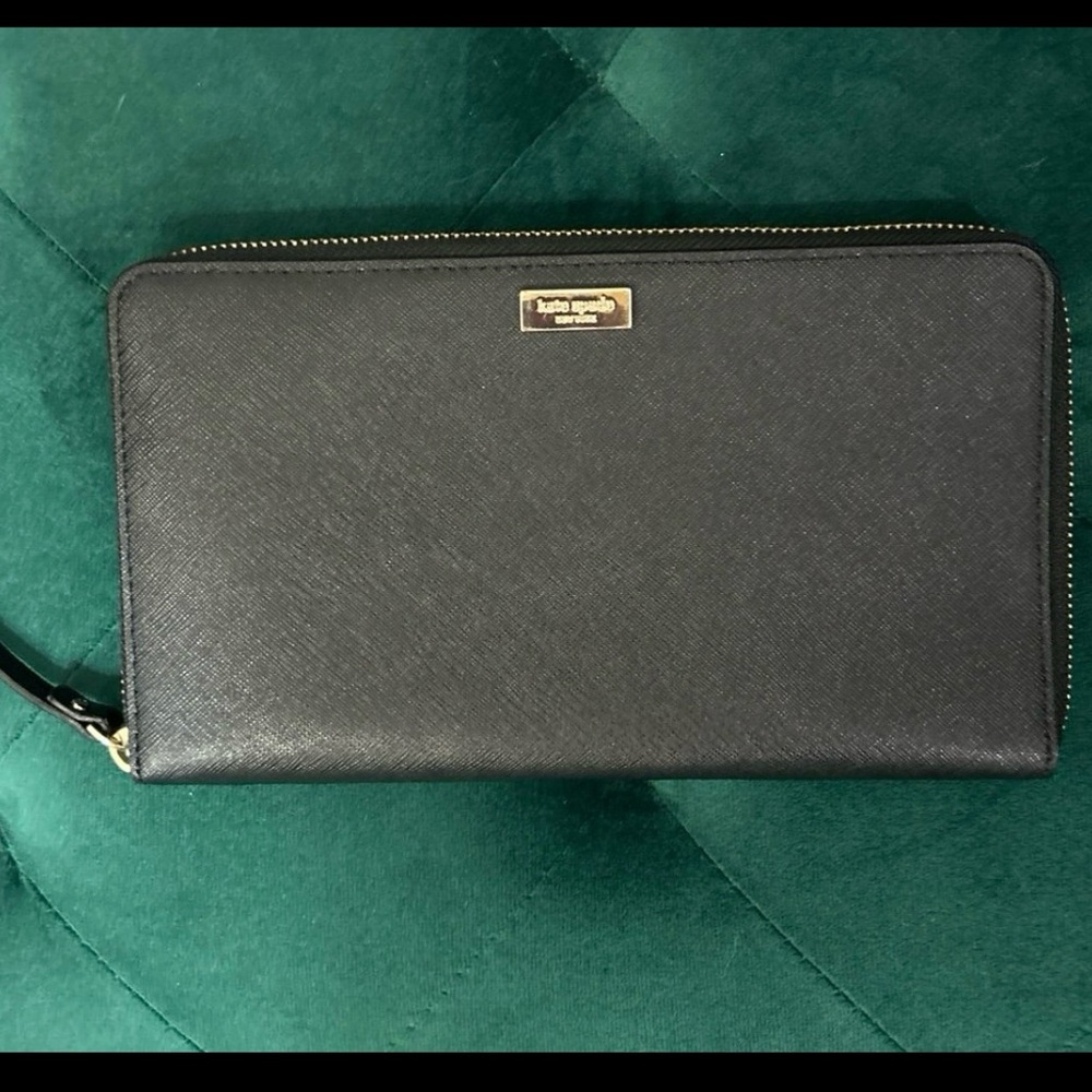 Kate Spade Large Black Zip-Around Wallet (NWOT)